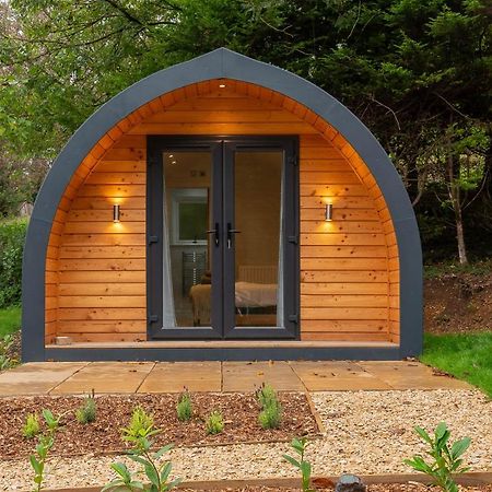 The Plough Inn Cabins Ramsden エクステリア 写真