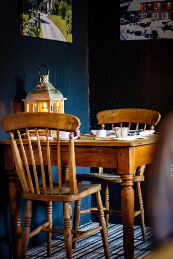 The Plough Inn Cabins Ramsden エクステリア 写真